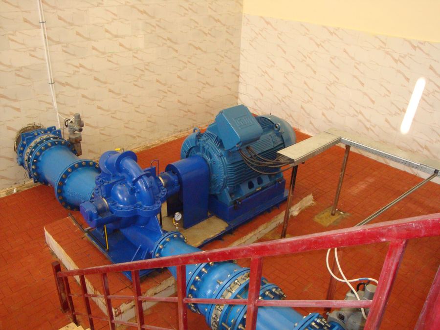 Pump set and suction pipework