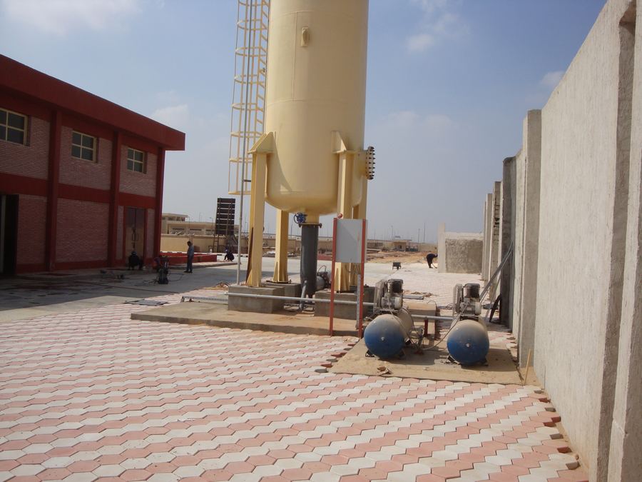 Surge vessel and perimeter wall