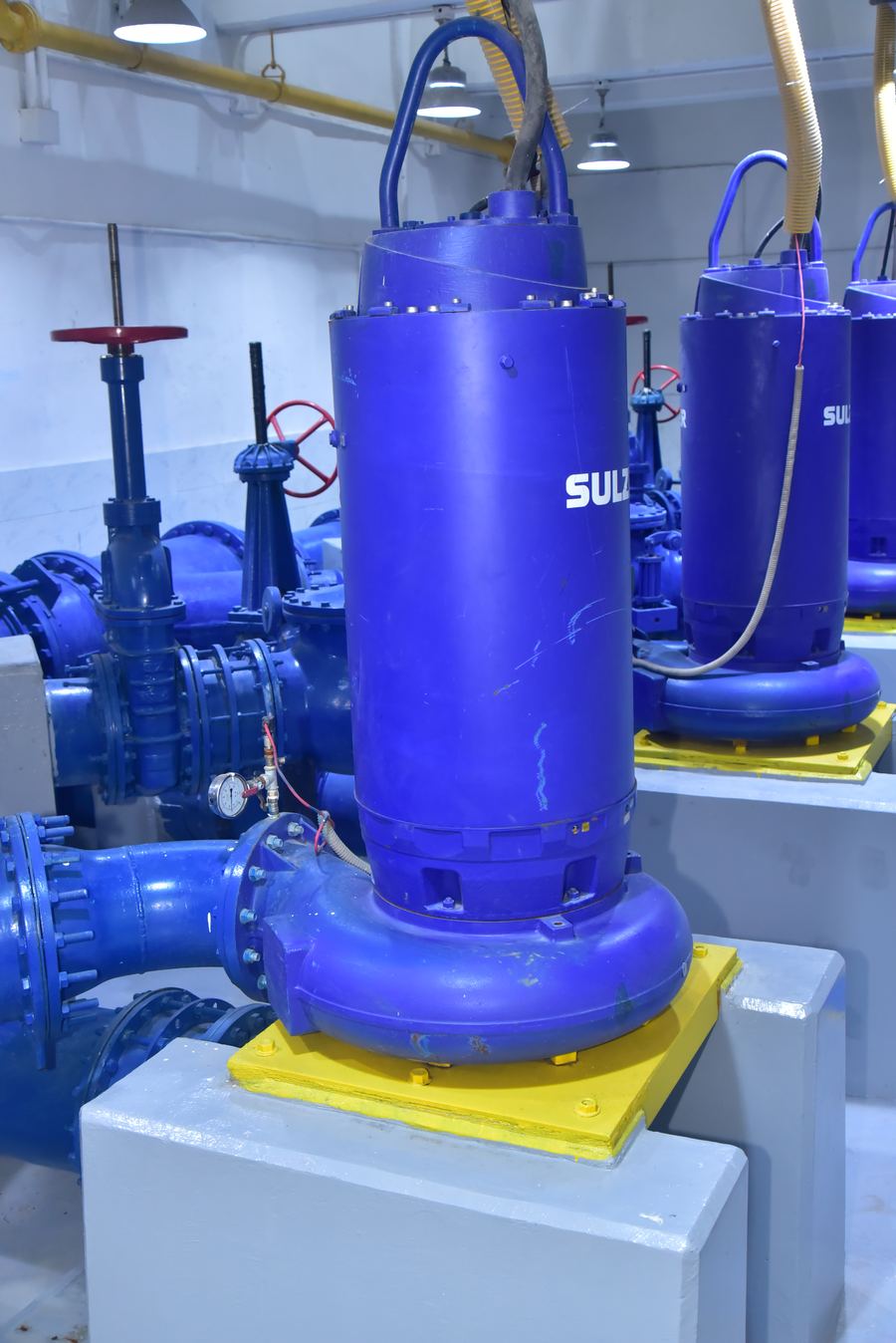 Submersible pumps, 350 L/s each